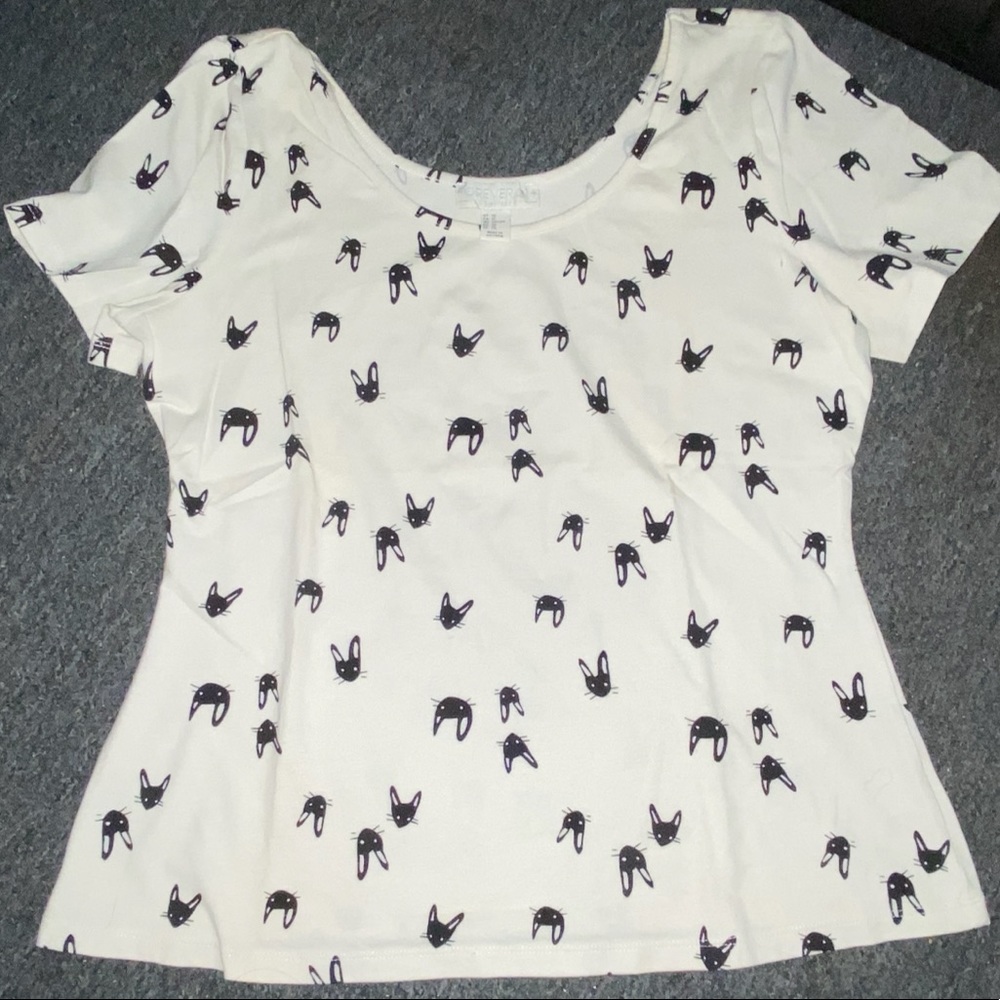 White and black cat scoop collar shirt